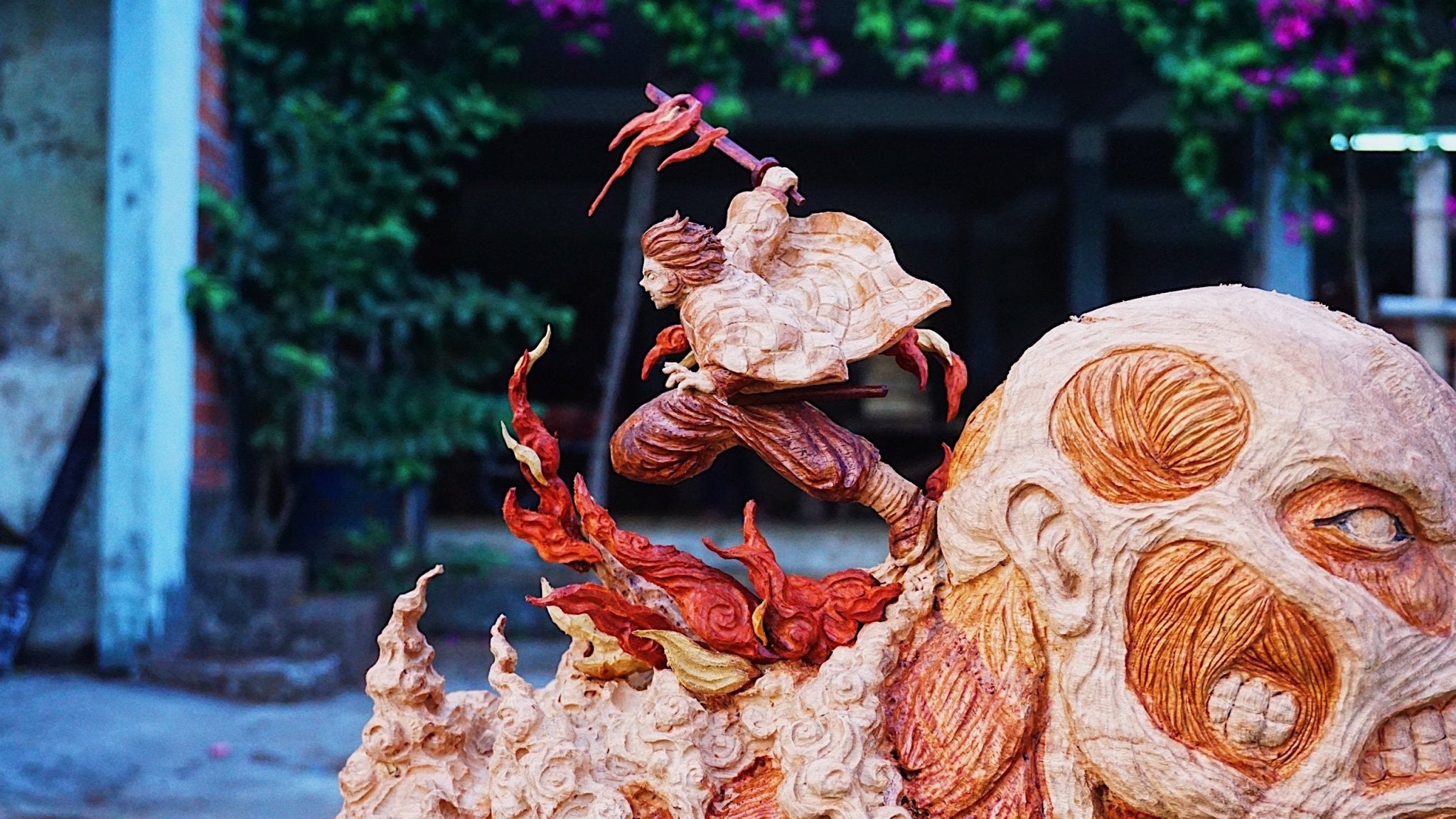 Tanjiro destroyed Colossal Titan Figure wood Carving - Woodart Vietnam