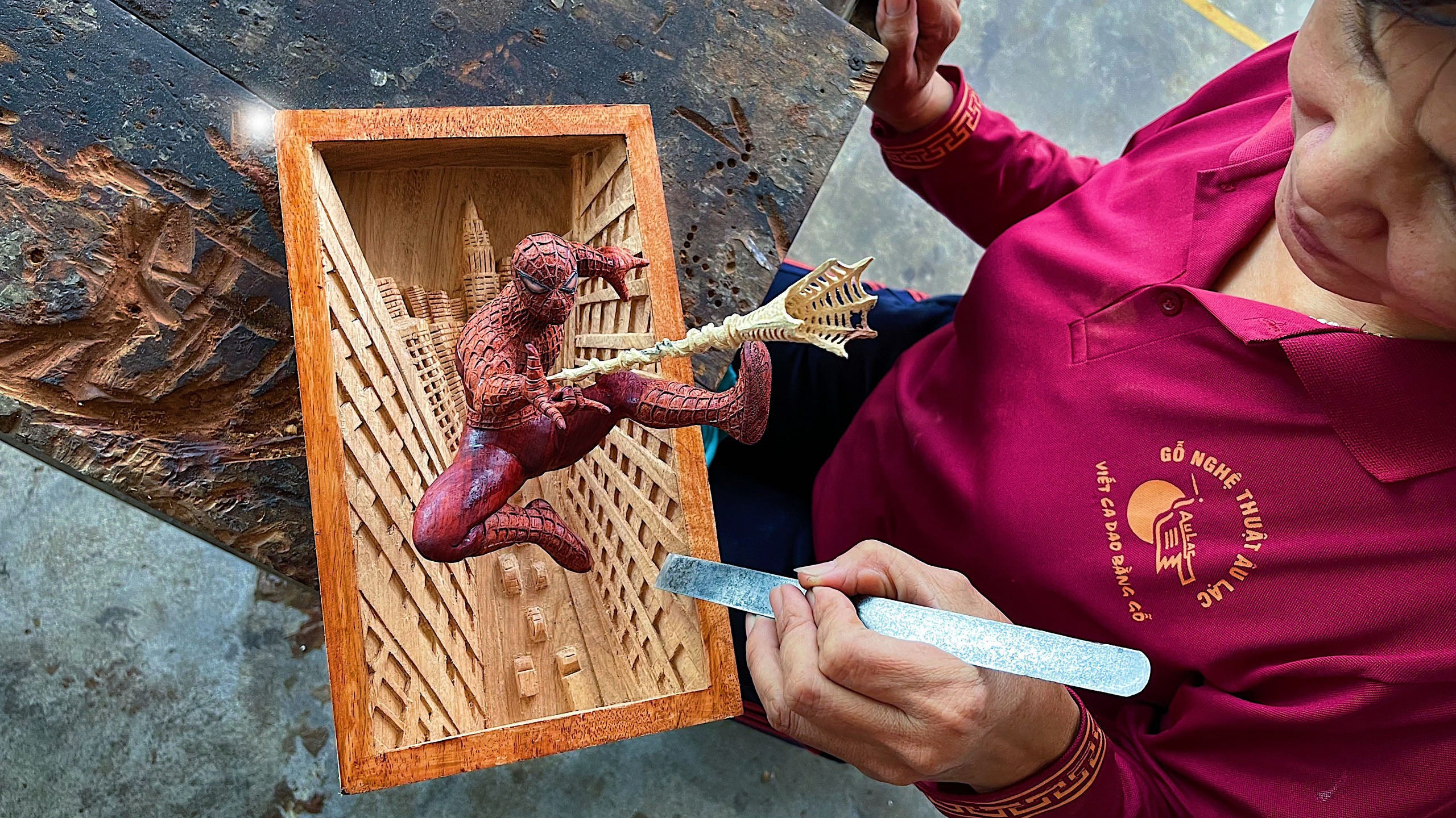 Spider-man Figure Wood Carving - City Frame - Woodart Vietnam 