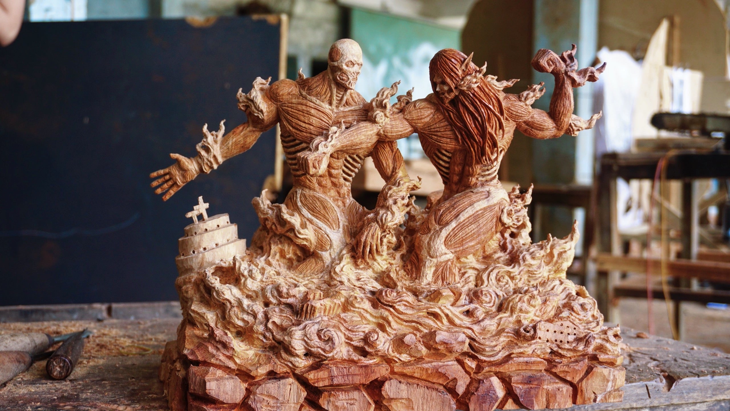 Eren vs Armin colossal Titan figure Wood Carving - Woodart Vietnam 