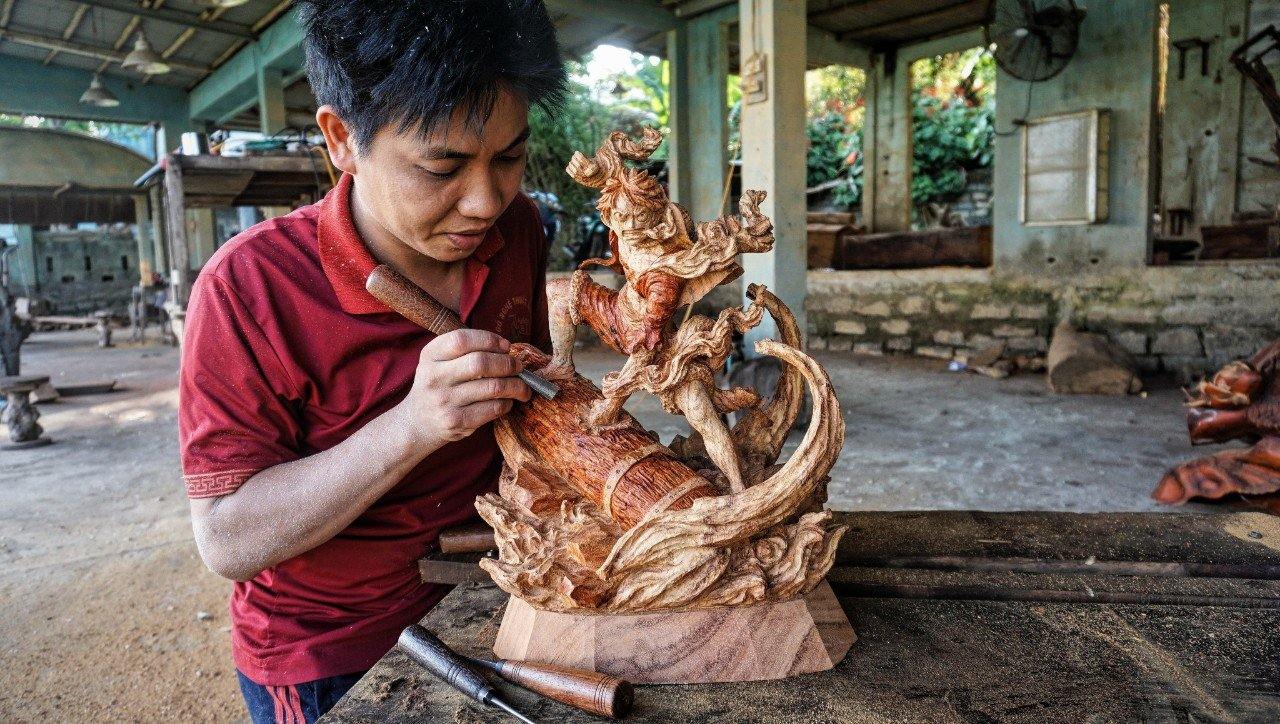 Luffy Figure Wood Carving - Wooden statue - Woodart Vietnam