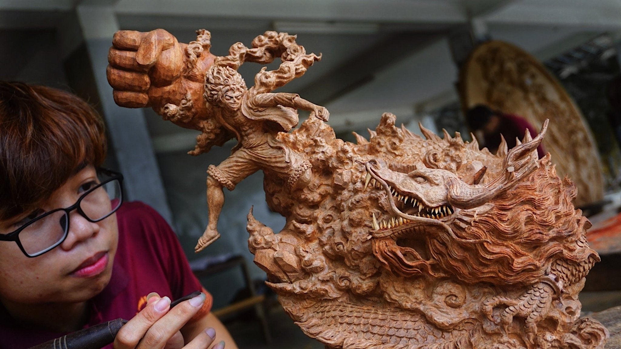Luffy Gear 5 vs Kaido Figure Wood Carving - Woodart Vietnam
